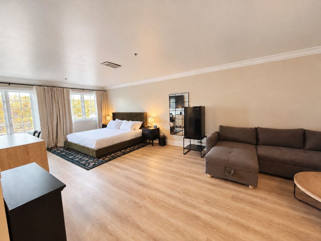Public house room 1 bedroom wide